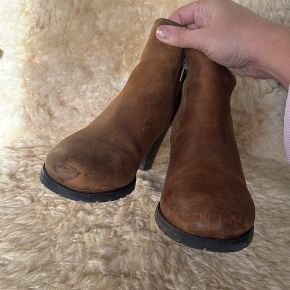 Clark’s Leather Ankle Boots - Picture 4 of 8